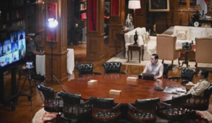 Rapat Terbatas Prabowo: Menteri Dipanggil, Isu Krusial Dibahas!