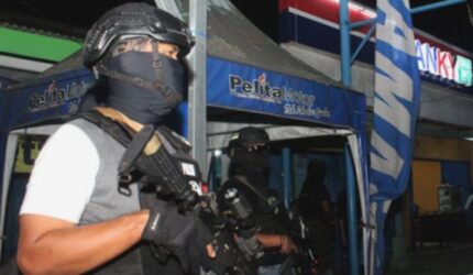 Densus 88 Gerebek Bima, Terduga Teroris Diciduk!