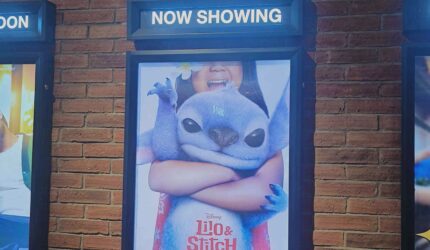 Lilo & Stitch: Review Jujur, Alasan Film Ini Abadi & Menyentuh