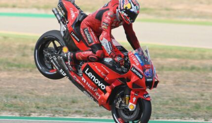 Rahasia Ngerem Keras Pembalap MotoGP Sebelum Start, Ini Alasannya!