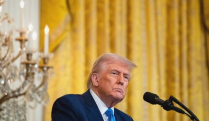 Trump Desak The Fed Turunkan Suku Bunga, Powell Terancam?