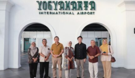 Geopark Kebumen Mendunia, Bupati Terima Sertifikat UNESCO di Paris