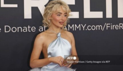 Lebih Sopan, Sabrina Carpenter Tawarkan Sampul Alternatif Man’s Best Friend Pasca-kontroversi