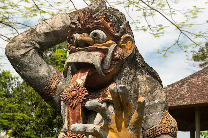 Karya Patung dengan Bentuk Makhluk Hidup Seperti Manusia dan Binatang Merupakan Karya Patung Jenis Apa? (Freepik)