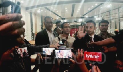 Nadiem Tampak Lelah Setelah Diperiksa 12 Jam oleh Kejagung