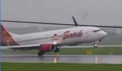 Batik Air Mendarat Miring di Soetta: 3 Fakta & Penjelasan Manajemen
