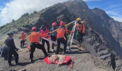 DPR Bakal Terjunkan Tim ke Gunung Rinjani Pasca-Tewasnya Pendaki Brasil