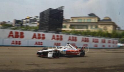 Jake Dennis Pole, Nasib Sial Rowland di Formula E Jakarta