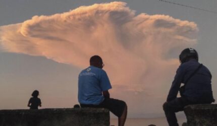 Erupsi Lewotobi Laki-laki, Kemenhub Siapkan Transportasi Laut Alternatif!