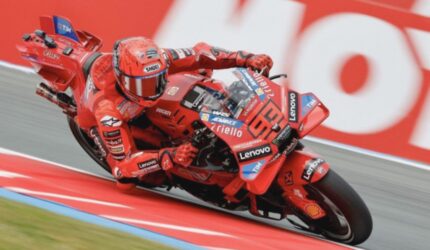 MotoGP Belanda 2025: Marquez Senggol, Quartararo Apes, Si Alien Juara!
