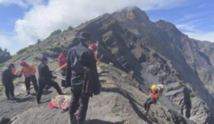 Tim Sar Menjangkau Pendaki Brasil yang Jatuh di Rinjani: Tak Ada Tanda Kehidupan