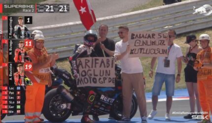 Toprak Razgatlioglu Selebrasi Arif, MotoGP: Makna Tersembunyi di Baliknya!