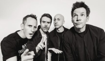 Simple Plan Gebrak! Trailer & Soundtrack “The Kids in the Crowd” Dirilis