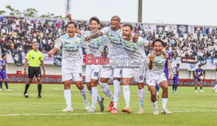 Korban Kedelapan, Cuci Gudang Persib Sasar Eks Anak Asuh Kluivert!