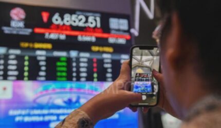 IHSG Terkoreksi, Rupiah Perkasa: Update Pasar Modal Hari Ini