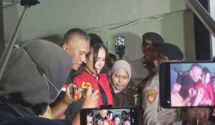 Nikita Mirzani Menangis di Sidang Vadel Badjideh: Ini Penyebabnya