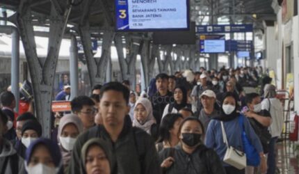 Jakarta Memanggil! Lonjakan Penumpang Kereta Api Terjadi!