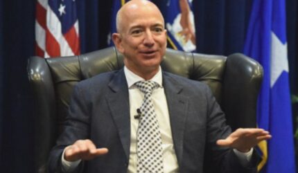 Jeff Bezos Jual 3 Juta Saham Amazon, Raup Rp 10 Triliun Lebih!