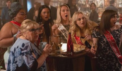 Review Film Bride Hard, Reuni Cast Pitch Perfect yang Kurang ‘Pecah’