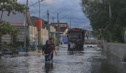 Jakarta Tenggelam: 51 RT Banjir, Ketinggian Air 3 Meter!