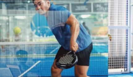 7 Potret Robby Purba Mulai Rajin Geluti Padel, Punya Pukulan Kidal!