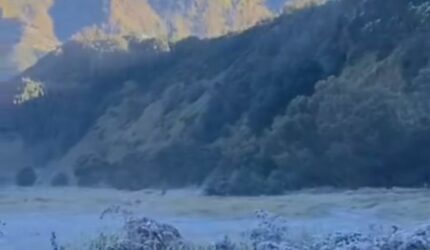 Embun Upas Bromo: Wisatawan Banjiri Gunung, Ini Penyebabnya!