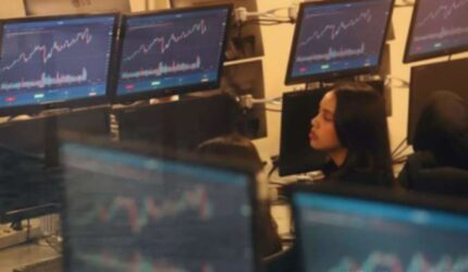 IHSG Naik Tipis: Peluang Besok? Cek Analisis & Proyeksi!
