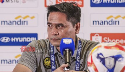 ASEAN Cup U-23 2025 – Malaysia Tersingkir Memalukan, Pelatihnya Nangis Singgung Suporter Indonesia