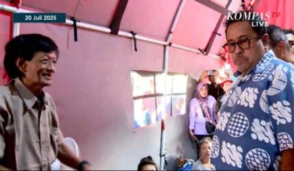 Rano Karno Turun Tangan! Tinjau Korban Kebakaran Tebet, Sampaikan Duka