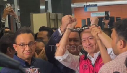 Tom Lembong Terborgol Sapa Pendukung: Kejutan di Tengah Kampanye!