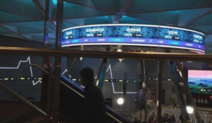 LQ45 Berdarah! BBNI, ADMR, ICBP Jadi Top Losers Saat IHSG Naik