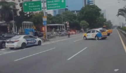 Demo DPR, Tol Dalam Kota Macet! Lalin Dialihkan
