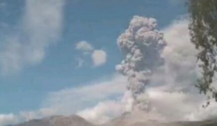 Gunung Lewotobi Erupsi: 6 Desa di Lereng Diminta Mengungsi!