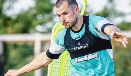 Persebaya vs Persita: Rekor Tak Terkalahkan & Siapa Unggul Duluan?