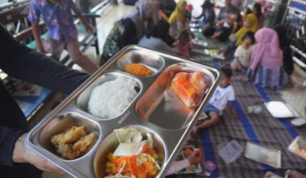 Belatung di Menu MBG Sorong! BGN Minta Maaf Atas Temuan Ini