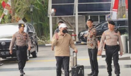 Bupati Koltim Abdul Azis Tiba di KPK, Terjaring OTT!