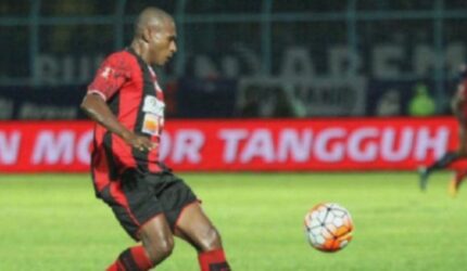 Jersey Baru Persipura Bikin Pemain Senior Merinding! Ada Apa?