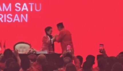 Hasto Peluk Megawati di Kongres PDIP, Momen yang Menyentuh!