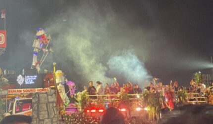 Parade Mobil Kementerian Meriahkan Malam HUT RI: Foto dan Detail!