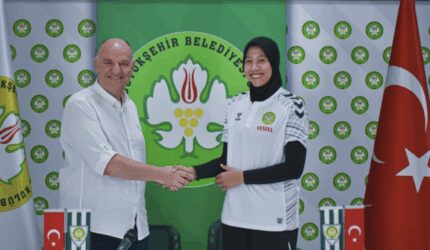 Megawati Resmi ke Manisa BBSK! Intip Foto Megatron Berjersey Baru
